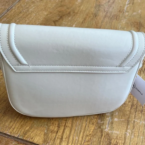 Chic White Crossbody Bag with Gold Accents - Picture 5 of 8